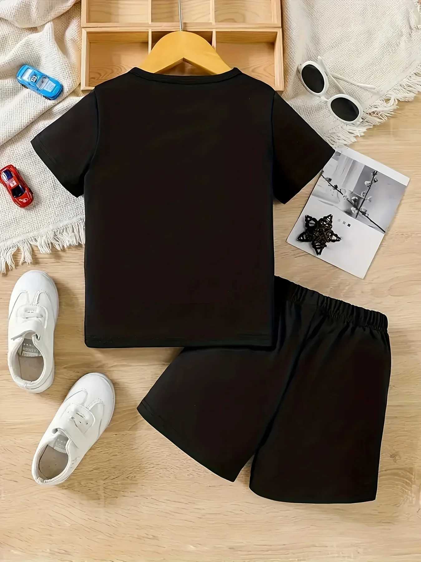 Clothing Sets Summer boys clothing set childrens little man printed T-shirt and shorts 2-piece set childrens girls topY241225OVNC