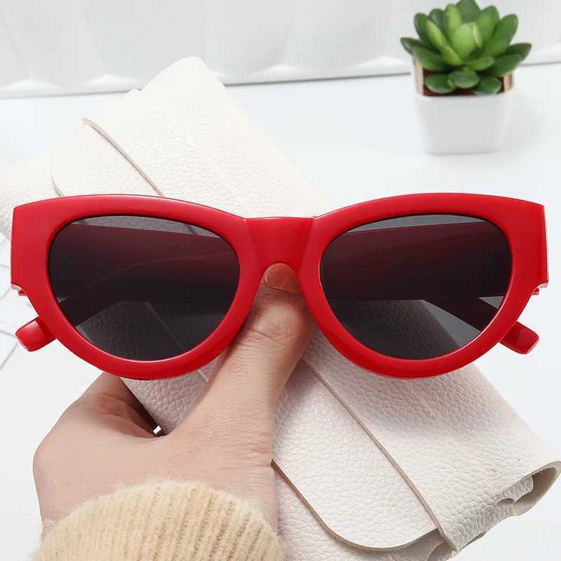 New Cat Eye Sunes Wen Luxury Brand Designer Fashion Black S Retro Sunes for Fem Eyewear UV400 Ocos De Sol X241225