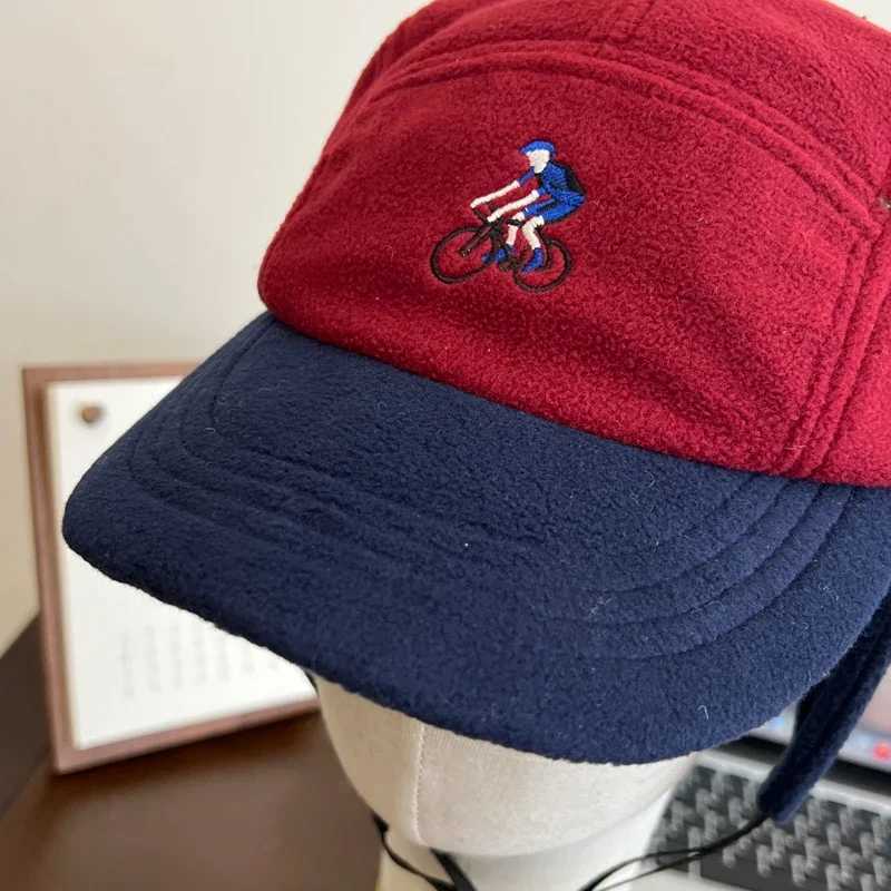 Tide brand outdoor baseball cap color matching ear protection with rope pedal cap hot wool bicycle bomber cap W241225