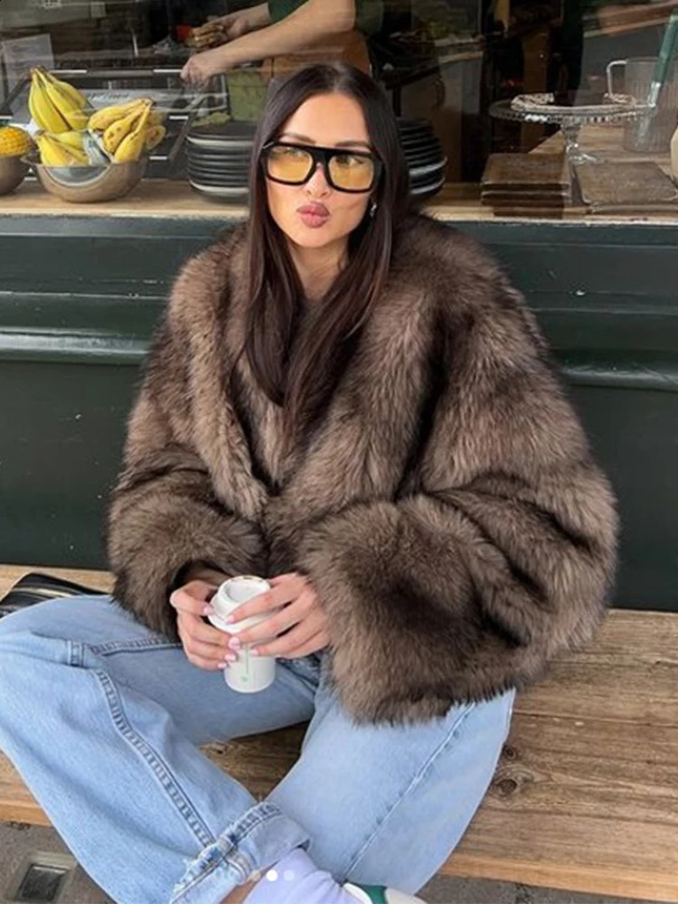 2024 Vintage Faux Fur Short Coat Retro Thick Large Cuffs Solid Female Winter Warm Lady Chic High Street Outwear 241223