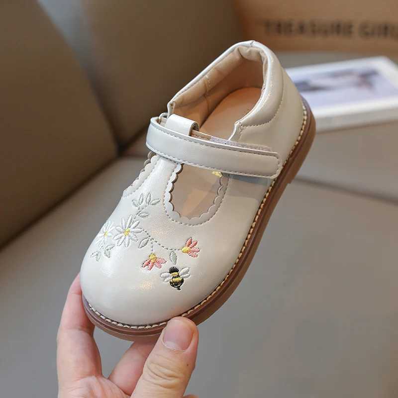 Athletic Outdoor Girls Embroidered Flowers Small Leather Shoes Dark Brown in Small Kid Baby Princess Shoes Autumn Models Beige Girls Single Shoes H241