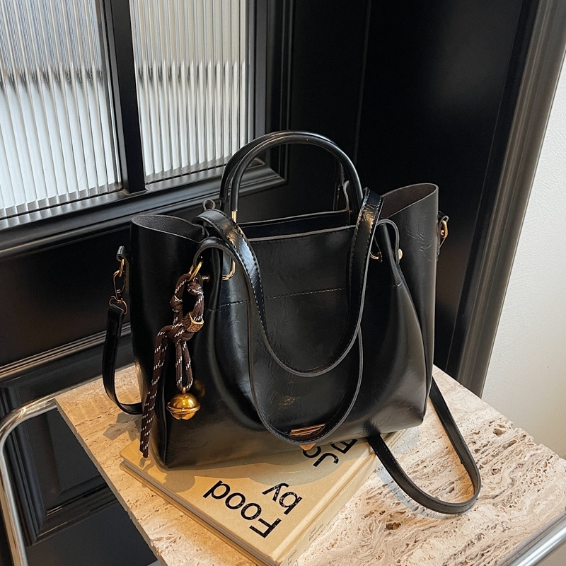 2025 Designer New shipping 3 free designer fashion crossbody bag black coffee urban simplicity for Womens daily Versatile wear