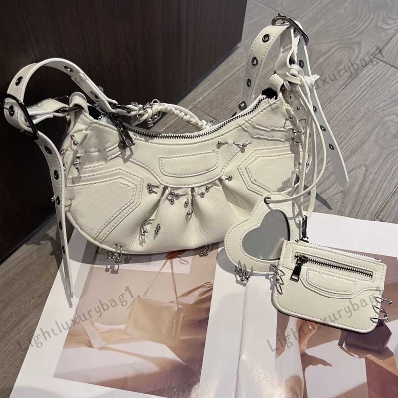 Designer Motorcycle Bags Premium Leather Shoulder Bag Nose Ring Motorcycle Bags Rivet CrossBody Bag With Gold Hardware Punk Bags Girls Luxury Retro Half-moon Bag