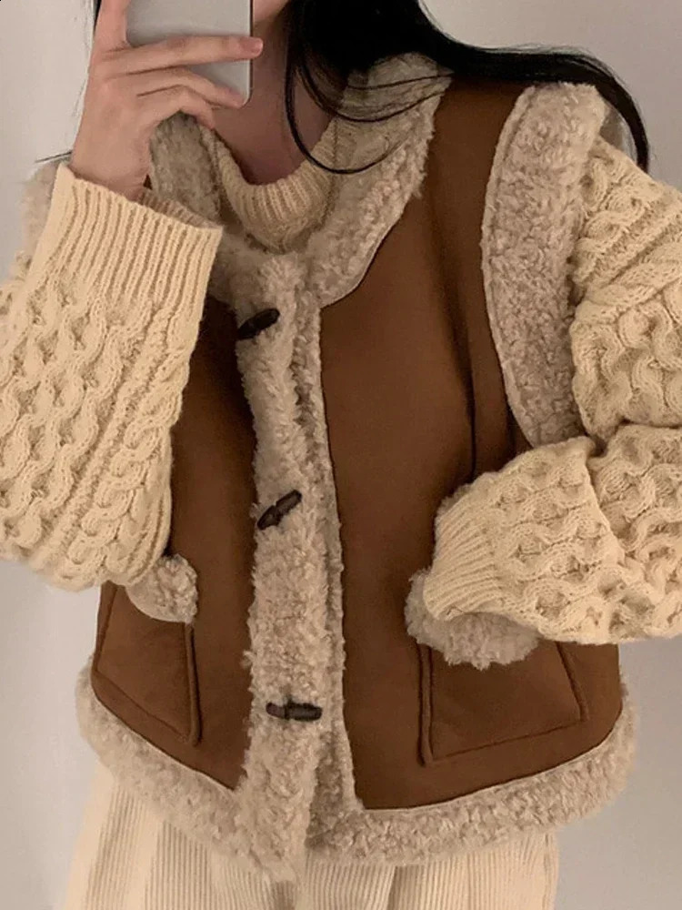 High Sense Retro Lamb Wool Cottonpadded jacket Vest Women Autumn and Winter Outdoor Loose Fur Outerwear 241223