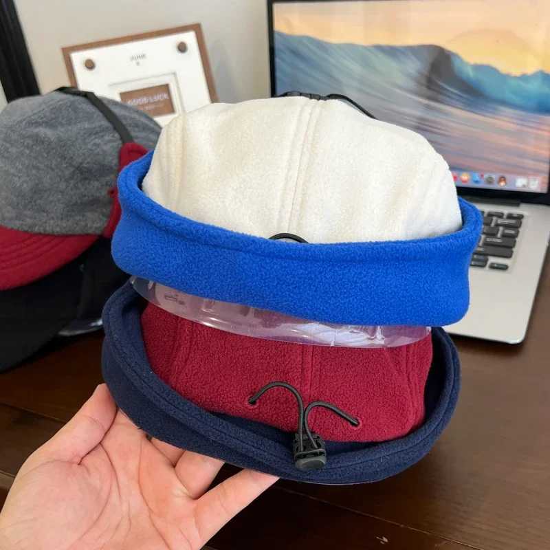 Tide brand outdoor baseball cap color matching ear protection with rope pedal cap hot wool bicycle bomber cap W241225