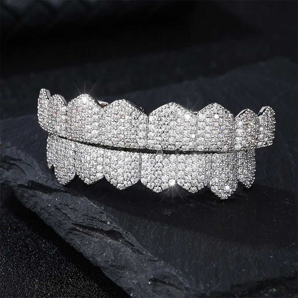 Hip Hop Teeth Grillz d Out Micro Pave Cubic Zircon Top Bottom Charm Grills Set For Men Women Jewelry Box PackingXJ241225