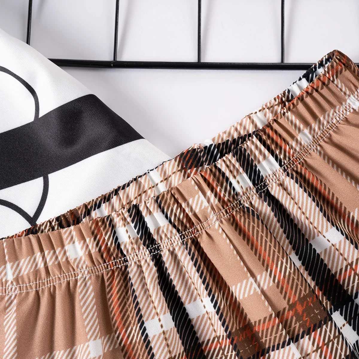 Clothing Sets 2pcs Summer Boys Suit New Simple Fashion Bear Round Neck Plaid Short Sleeve + Creative Striped Shorts Sports StyleY241225I9O8