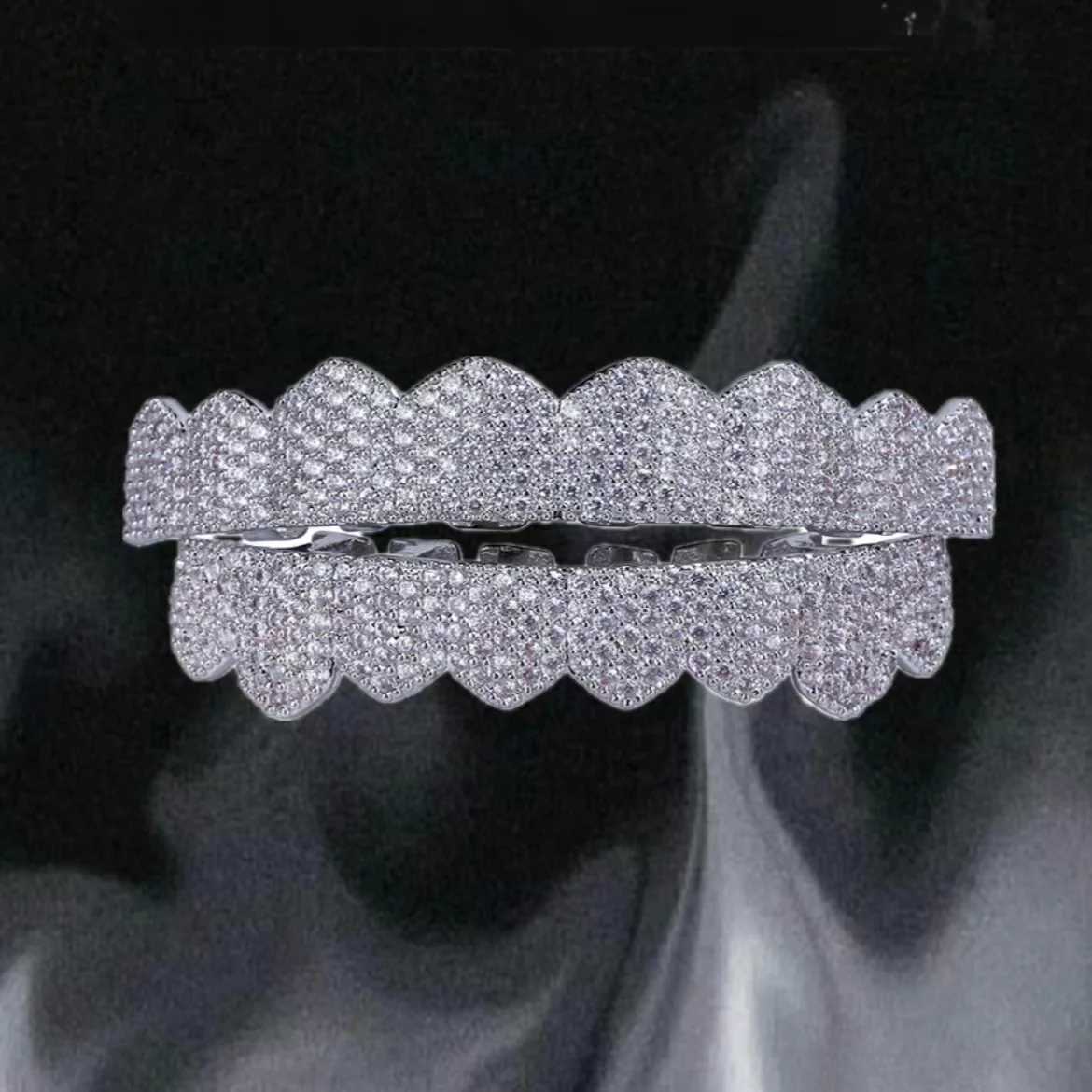 YOUNGX Fashion 8/8 d Out CZ Stone Fangs Teeth Grillz Hip Hop Cubic Zircon Tooth Cs For Women Men Jewelry CosplayXJ241225