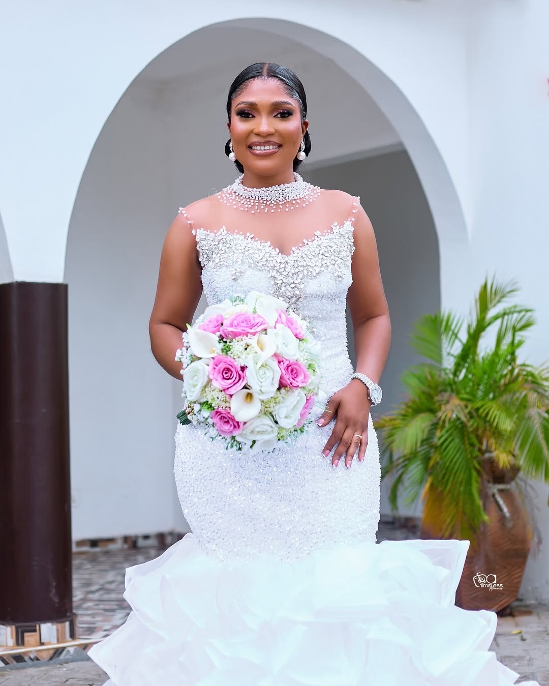 2025 Arabic Aso Ebi Plus Size White Wedding Dresses Crystals Beaded Sheer Neck Organza Tiers Bridal Gowns Dress ZJ0342