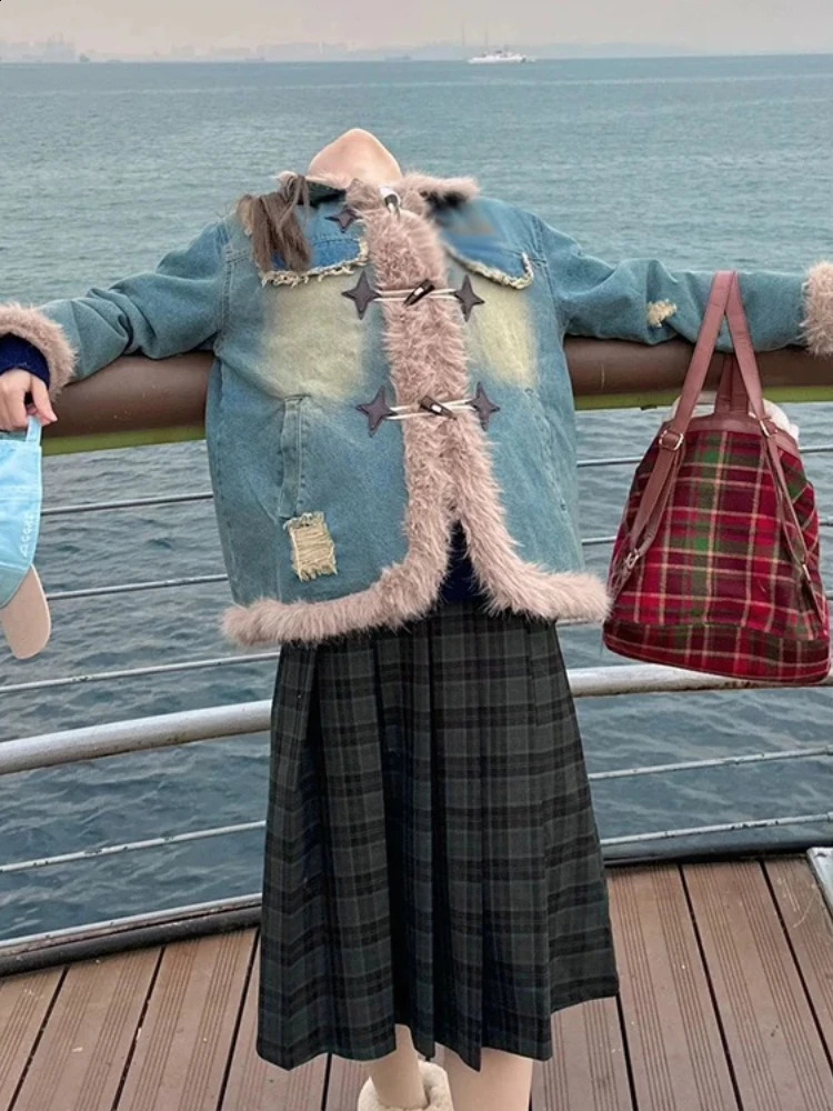 Womens warm thick fur with a lapel jacket windproof Korean fashion winter casual denim jacket 241219