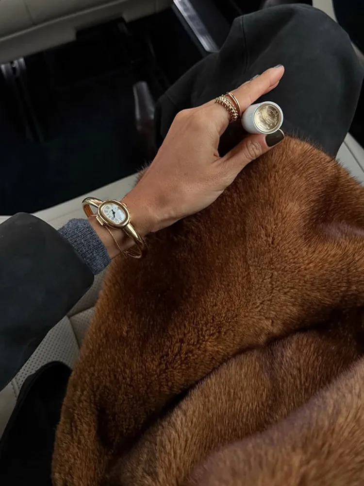 2024 Winter Female Sleeveless Faux Fur Vest Chic Warm High Collar Thick Cape Jackets Lady Street Coats 241223