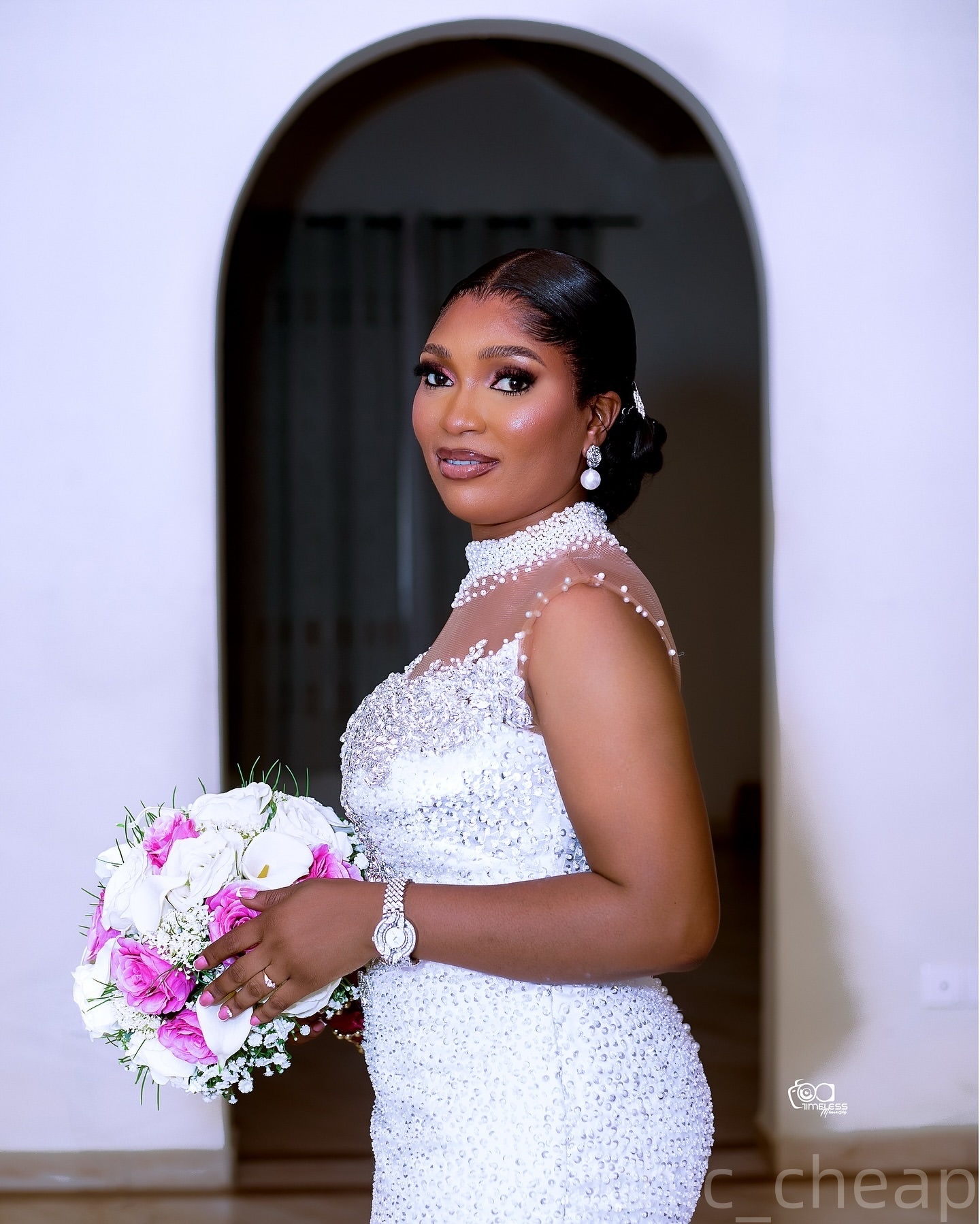 2025 Arabic Aso Ebi Plus Size White Wedding Dresses Crystals Beaded Sheer Neck Organza Tiers Bridal Gowns Dress ZJ0342
