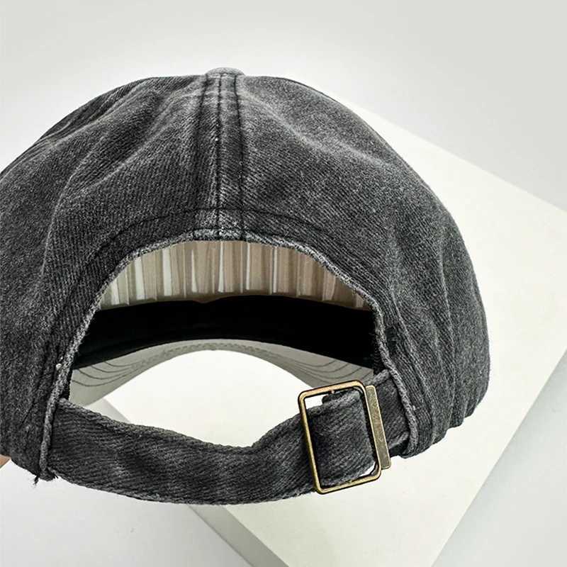 Retro colored solid baseball cap with breathable and broken style paradigm new unisex sun hat personalized pea hat fashionable and casual W241225