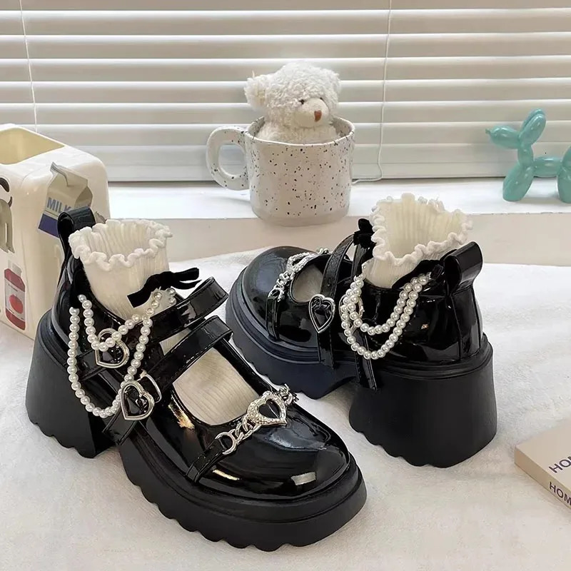 Sweet Heart-Shaped Buckle Lolita Shoes Women Patent Leather Platform Mary Janes Woman Metal Decoration Chunky Heels Pumps 241225