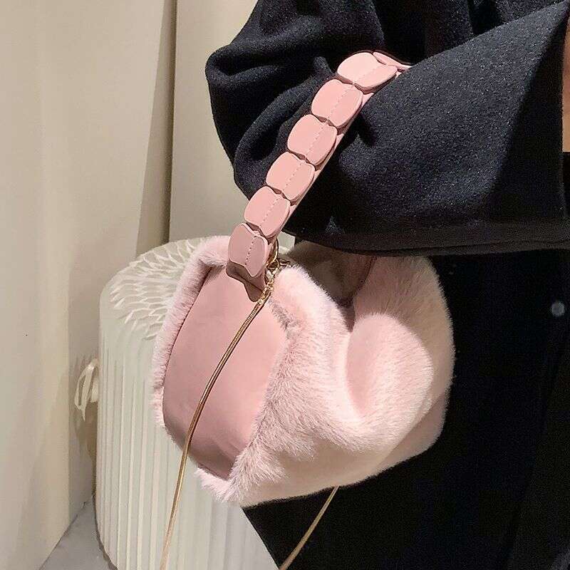 Handbag for women 2024, autumn winter chain strap crossbody plush bag, trendy and high-end texture