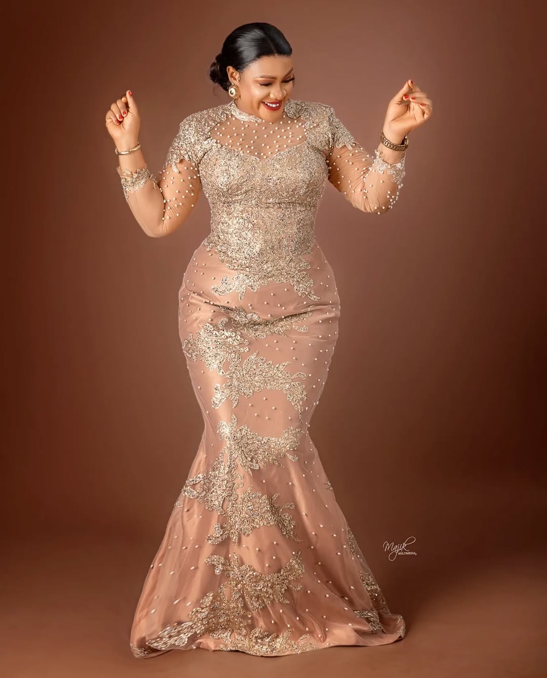 2025 Plus Size Champagne Illusion Mermaid Mother Of Bride Dresses Lace Beaded Evening Party Mama's Dress Vintage Birthday Wedding Guest Groom Mot