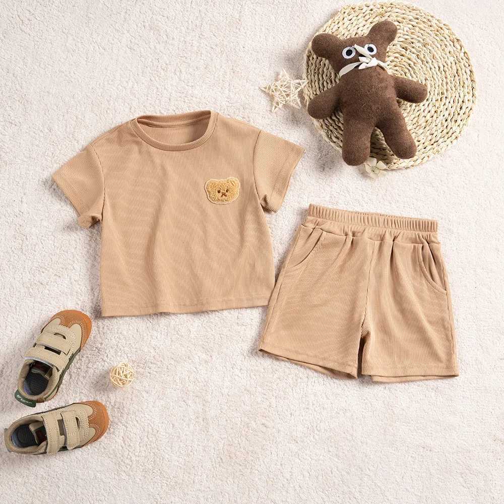 Clothing Sets Childrens Summer Leisure Set Boys and Girls Little Bear Embroidered Short Sleeves+Elastic Waist Shorts 2pcs Sports SuitY241225Y4TM