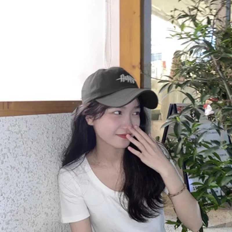 Embroidered letter baseball cap solid color foot cap suitable for men and women adjustable outdoor sunlight cotton casual snap cap W241225