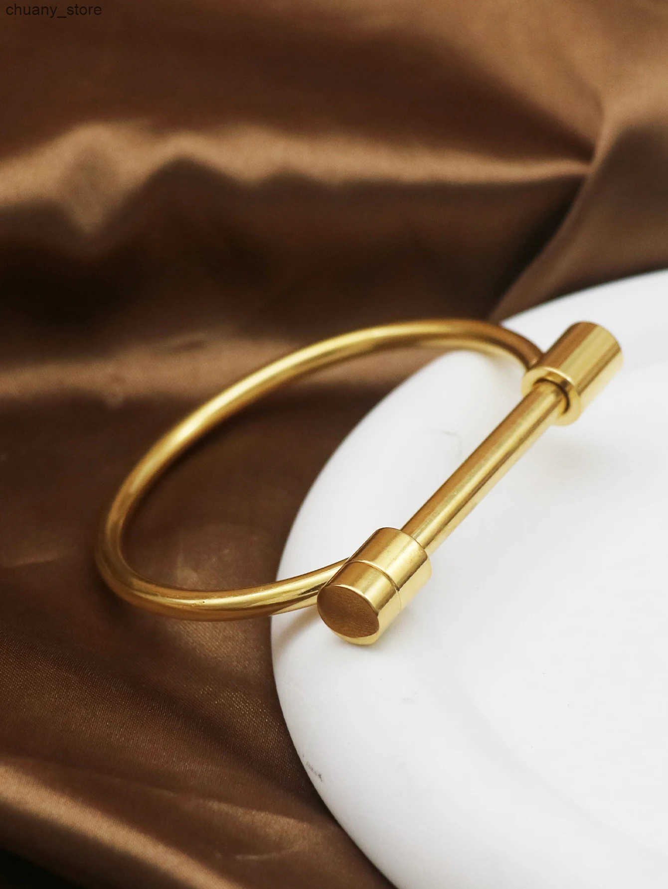 Chain No fade 316L Stainless Stee s Bangles Women Cuff Female Metal Screw Brand Design Ladies Wrist Jewery L240910