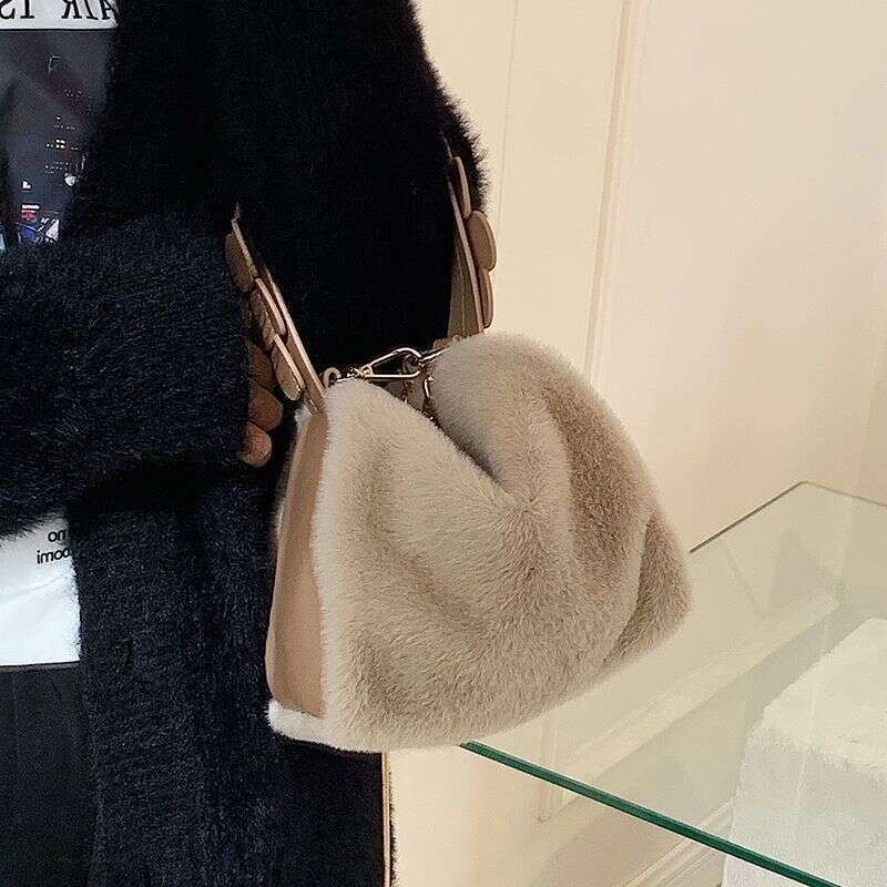 Handbag for women 2024, autumn winter chain strap crossbody plush bag, trendy and high-end texture