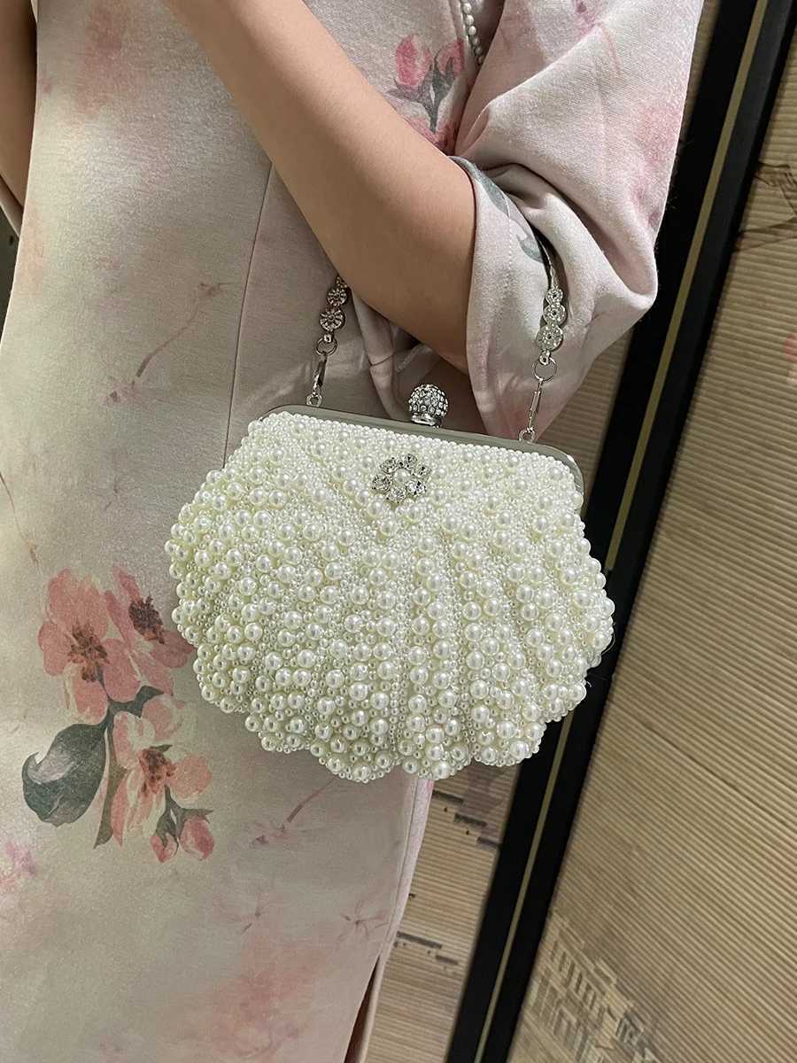 High Quality Artificial pearl and diamond cluTCh bag metal chain handbag floral handbag T241225