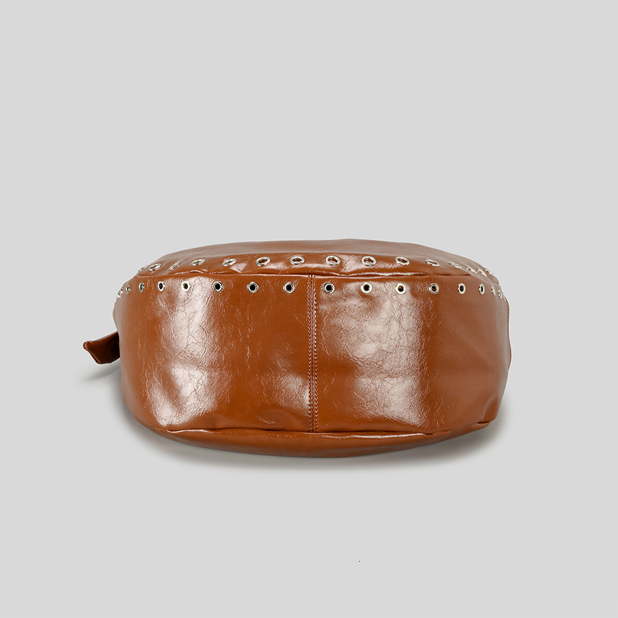 Fashion Rivet Half Moon Women Shoulder Bags Casual Hobos Handbags Retro Oil Wax Pu Leather Crossbody Trend Underarm Bag 2025