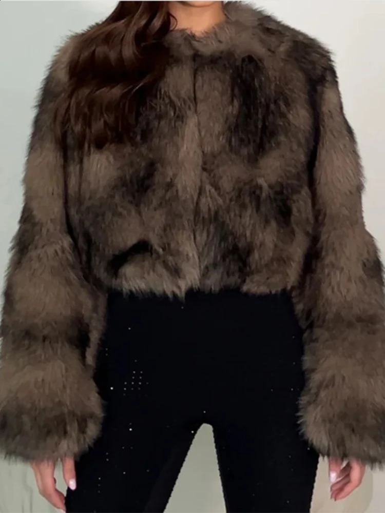 2024 Vintage Faux Fur Short Coat Retro Thick Large Cuffs Solid Female Winter Warm Lady Chic High Street Outwear 241223