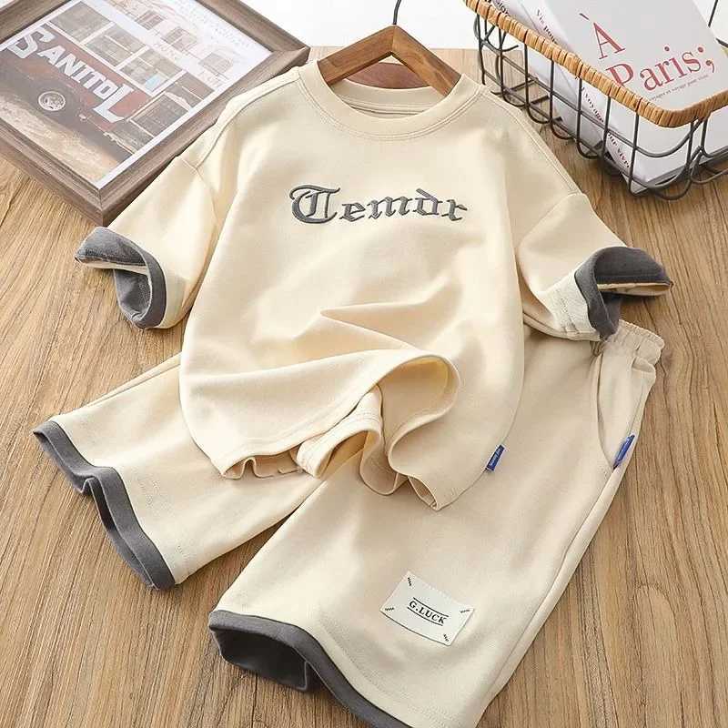 Clothing Sets Childrens Boy Clothes Set Summer Patchwork Letter Tshirts and Shorts Suit Teenage Short Sleeve Top Bottom 2pc Fashion TracksuitY241225YY