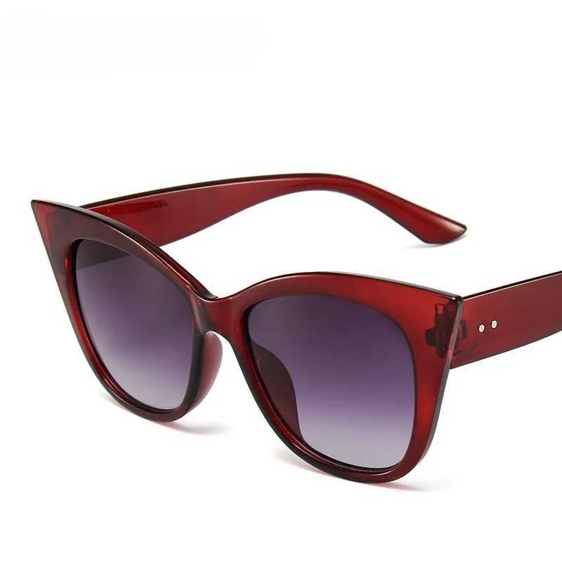 2024 Fashion Big Cat Eyes Sunes Wen Luxury Design Retro Sun es Fem M Retro S UV Protective Glasses X2412251