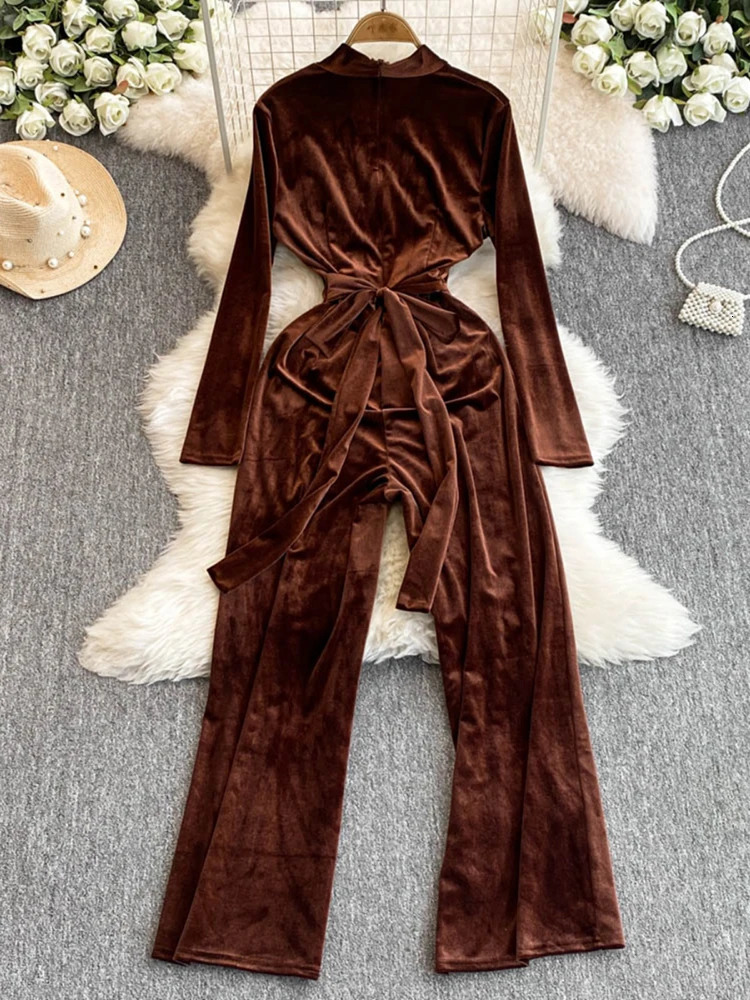 EWQ Winter Elegant Velvet Jumpsuit V-neck Strap Cinched Waist Slimming Minimalist High Waisted Wide Leg Jumpsuits 27X1844 241224