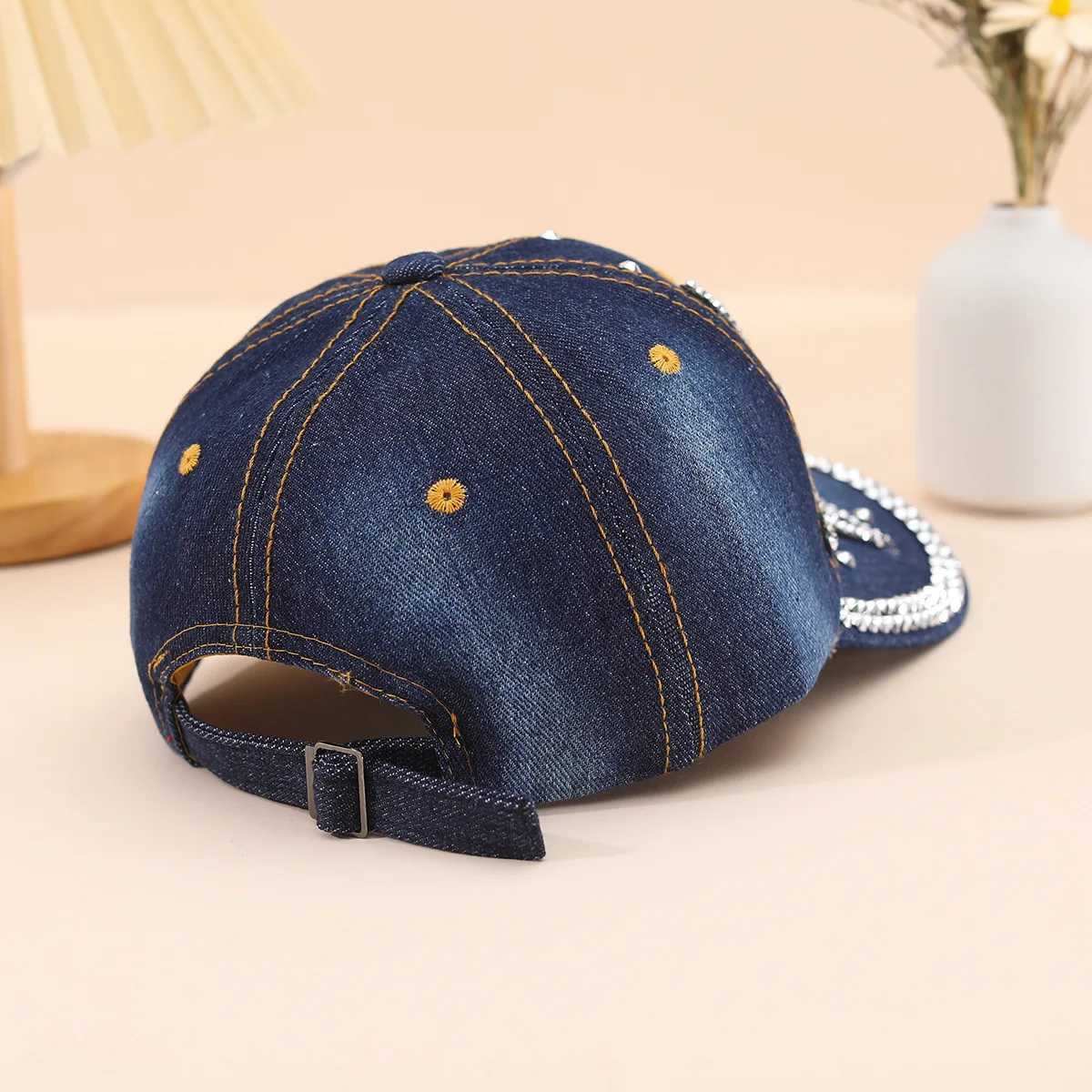 Fashionable Rhinestone Stud Star Denim Baseball Hat - Adjustable Casual Outdoor Sunscreen Peaked Hat with Shining Accent W241225
