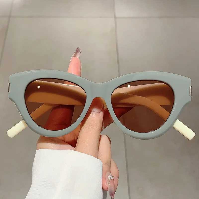 Fashion retro cat eyes Sunes Wen for Fem Sun es Punk S luxury brand designer elegant womens eyes UV400 X2412251