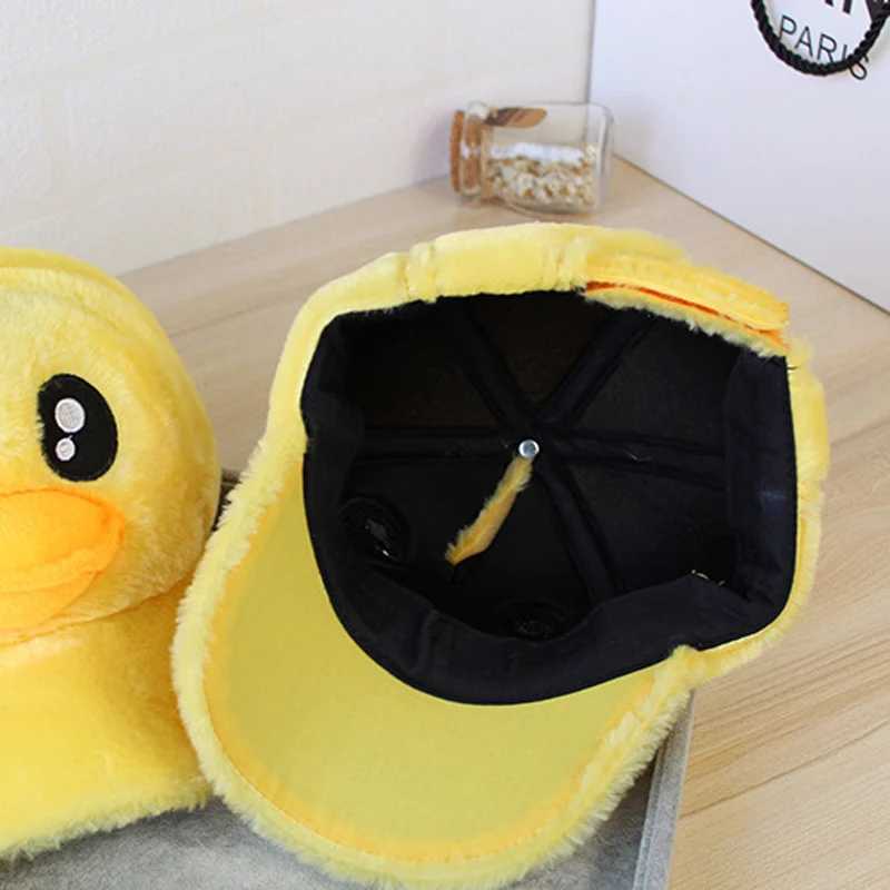 Cartoon yellow duck baseball cap childrens baseball cap cashmere to keep warm winter cashmere snap button gorilla boy girl toe cap W241225