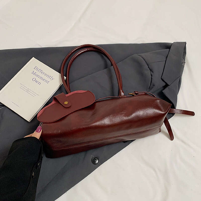Autumn and winter British niche oil wax leather touch hand-held bag, fashionable commuting armpit single shoulder women's bag