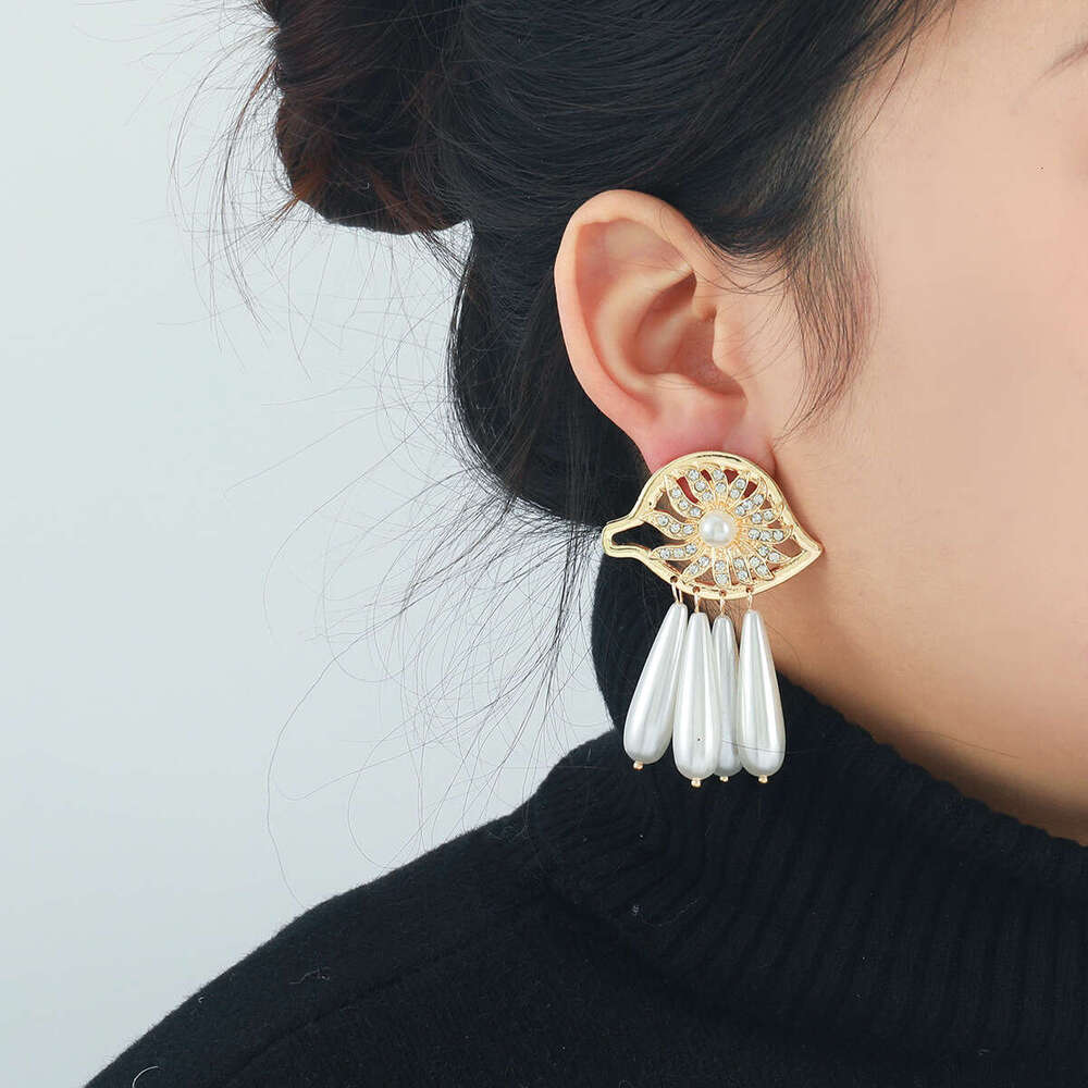 Ladies' dia studded pearl tassel pendant earrings, new niche design earring jewelry