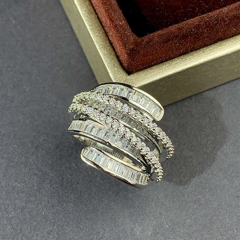 Luxurious atmospheric ring, geometric lines full of diamonds zircon rings, high-end accessories for women's cocktail and parties