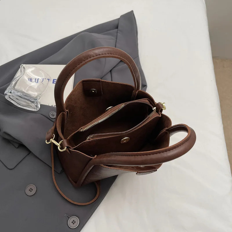 Womens shoulder bag solid color synthetic leather handbag fashionable casual cross body bag 241223
