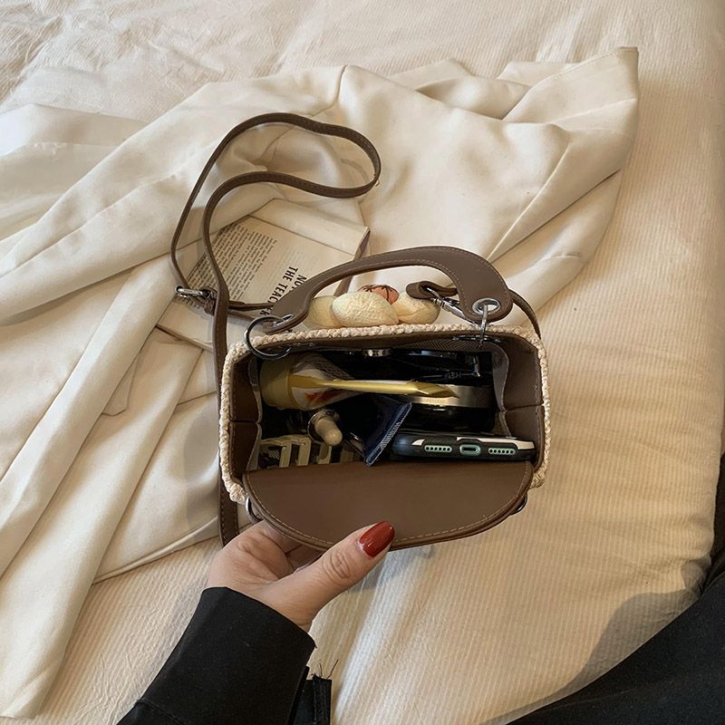 Small For Women 2025 New Womens With A Sense Of Niche Handheld One Shoulder Crossbody Lady Bag
