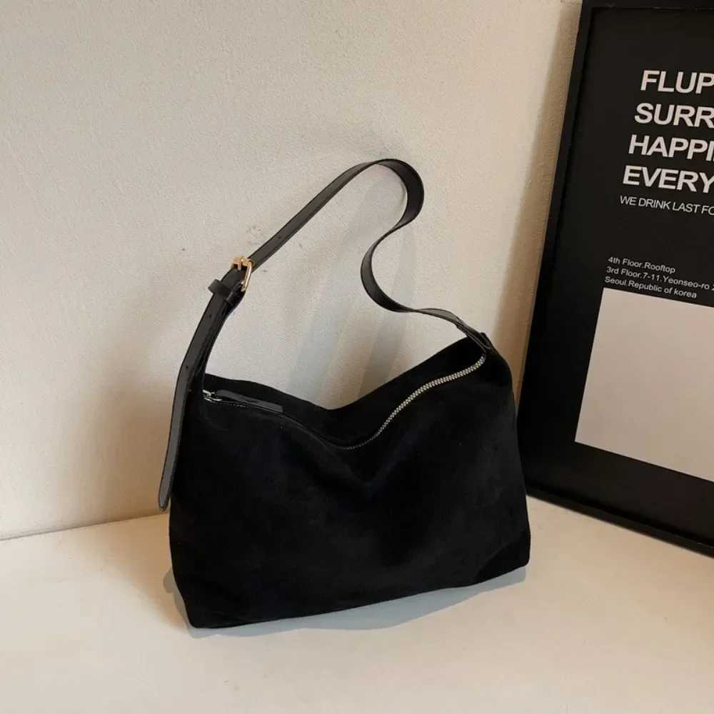 Korean Fi Vintage Winter New Women Lady Tote Bag Solid Color High-end Texture Simple Casual Generous ShoulderXJ241225
