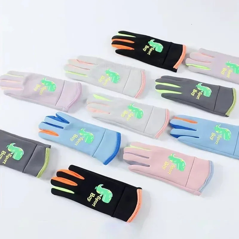 Winter Children Plush Warm Gloves Boys Girls Kids Outdoor Windproof Skiing Cycling Glow Students Toddler Mittens 241225