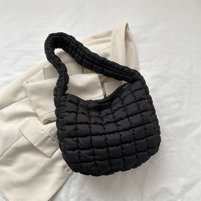 Wrinkle Fashion This Year's Trendy Shoulder Women's Summer New Casual Large Capacity Underarm Tote Bag