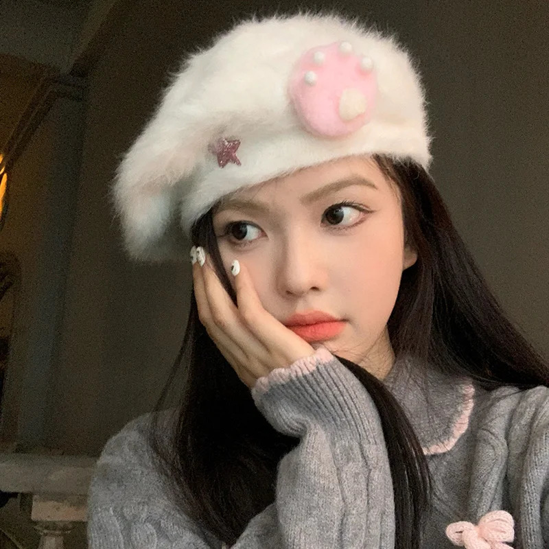 Winter Sweet and Cute Cat Paw Decoration White Rabbit Fur Beret Outdoor Street Trend Warm Plush Painter Hat for Womens 241226