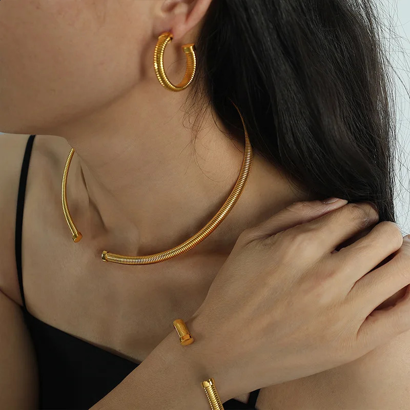 Hip-hop Style High-end Gold Color Retention Set European Style Heavy Metal Exaggerated Thread Large Necklace Bracelet Earrings 241226