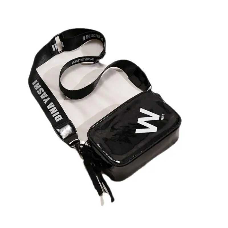 New Fiable Letter Small Square Bag Versatile Commuter Shoulder Bag Wern Style Crossbody BagXJ241225