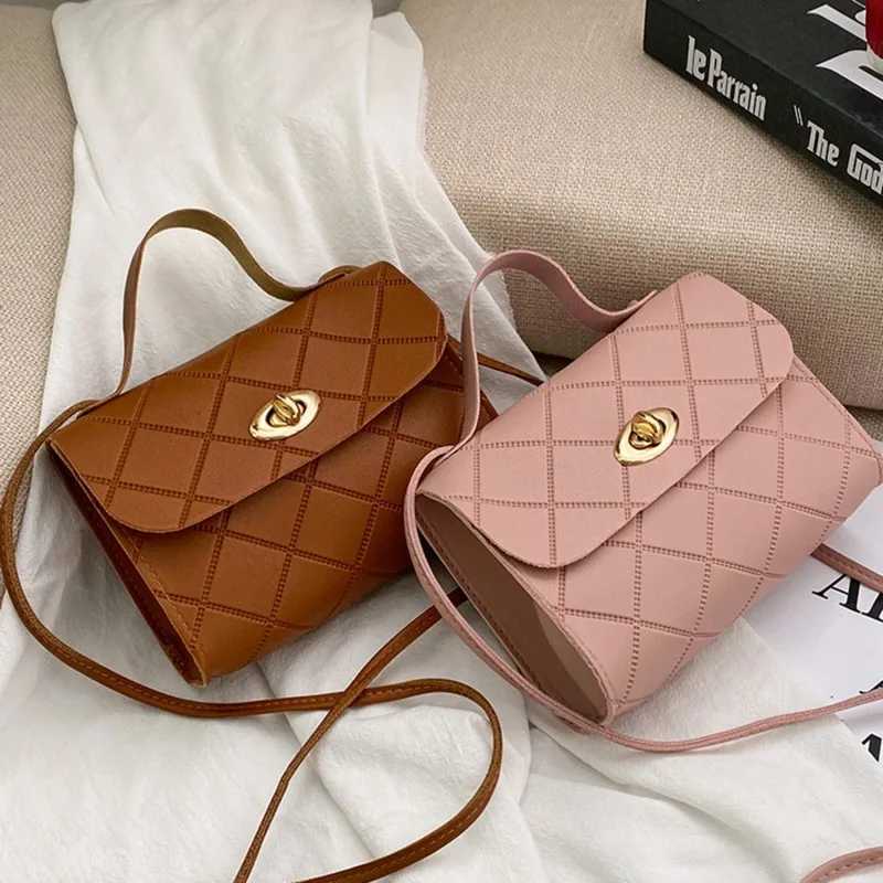 Womens Handbags Striped Square Fresh Age Reducing High Capacity Fine Texture Soft Comfortable Females Crossbody BagXJ241225