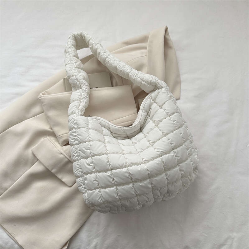 Wrinkle Fashion This Year's Trendy Shoulder Women's Summer New Casual Large Capacity Underarm Tote Bag