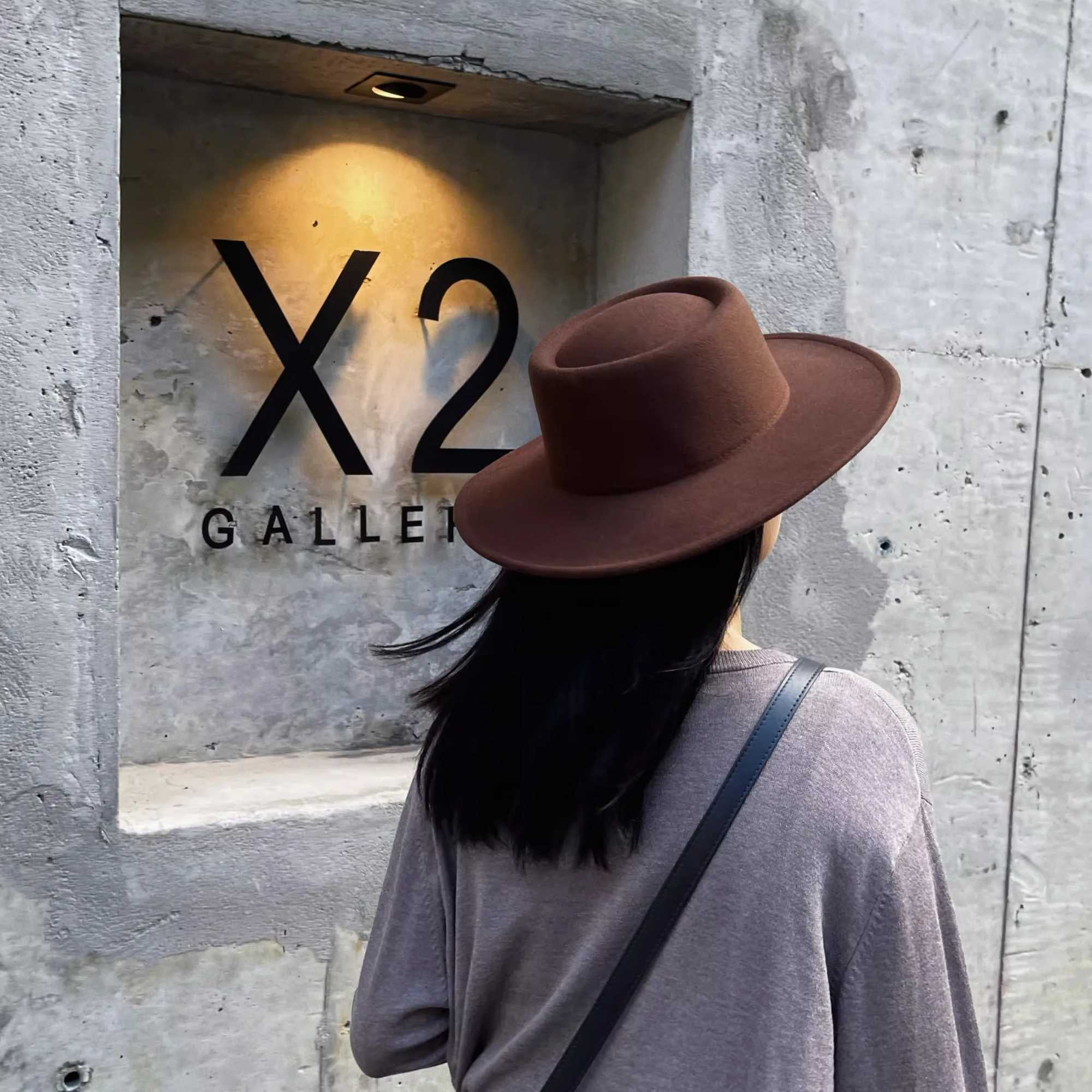 Big brown soft hat winter flat brown flat top jazz hat solid color single-sided neutral jazz hat W241225