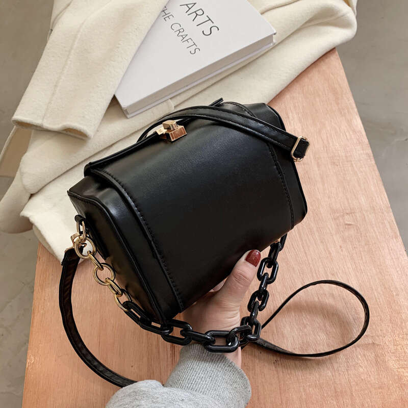 Early Spring New Trendy Fashion Shoulder Internet Celebrity Same Style Box Simple Texture Casual Women's Bag