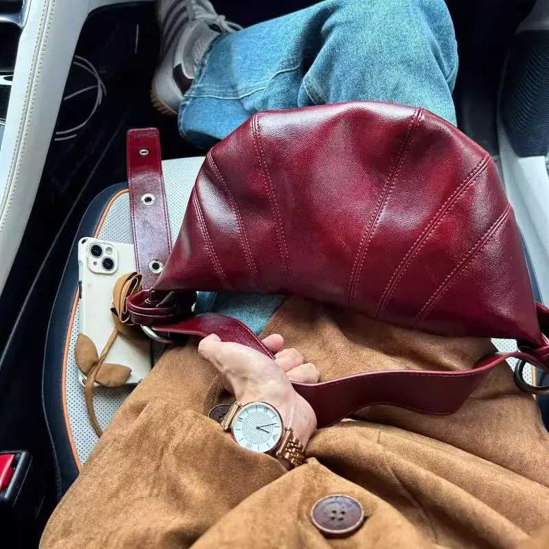 Burgundy Croissant Shoe Bags for Wen Vintage Solid Color Crescent Cross Bag New Luxury Designer Handbag Y241225