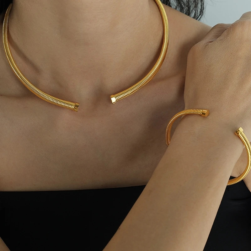 Hip-hop Style High-end Gold Color Retention Set European Style Heavy Metal Exaggerated Thread Large Necklace Bracelet Earrings 241226